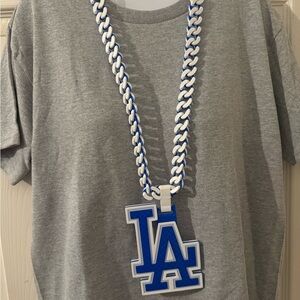 Los Ángeles Dodgers Blue and White LA Pendant Necklace